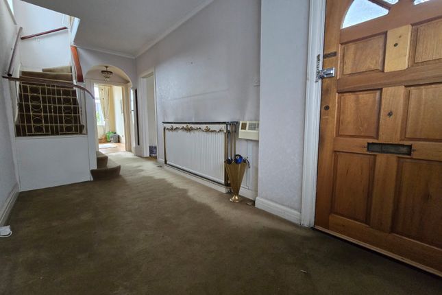 22 Monkville Avenue, London photo 2