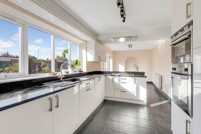 2 Stolle Close, Nottingham photo 2