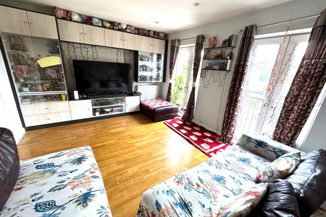 Town house for sale in Chester Road, Hounslow