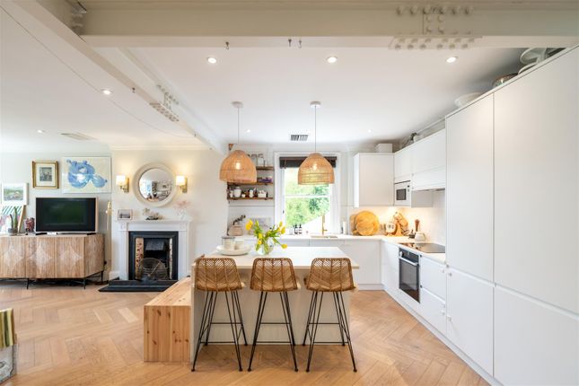 7 Grange, Felcourt Road, East Grinstead photo 3