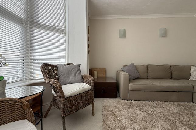 95A, High Street, Ventnor photo 3
