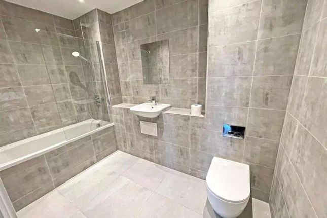 12 Dover Court, Dominion Road, Southall photo 4