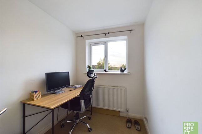 Link-detached house to rent in Hag Hill Rise, Taplow, Maidenhead