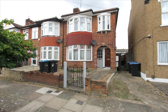 Thumbnail Flat to rent in Henley Road, London