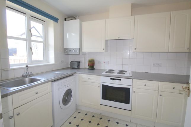 86C, Chertsey Road, Byfleet photo 2