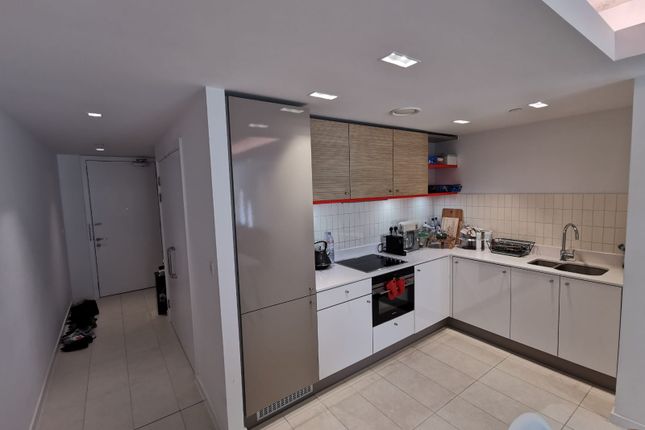 703.1 Hoola East Tower 3, Tidal Basin Road, London photo 3