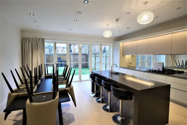 5, Egerton Drive, Isleworth photo 3
