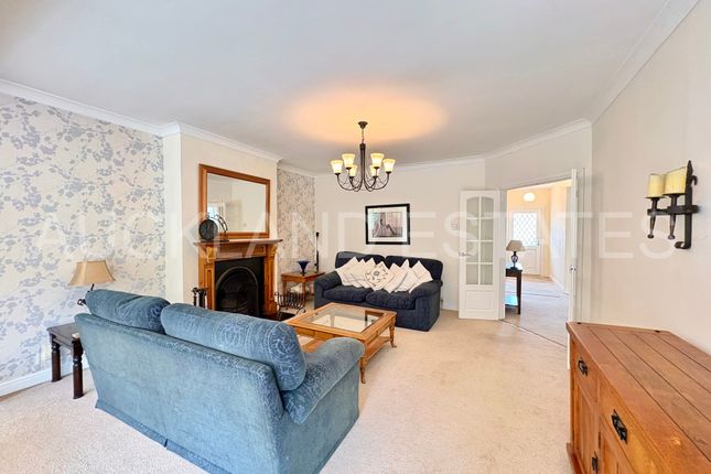 8, Sutherland Way, Potters Bar photo 3