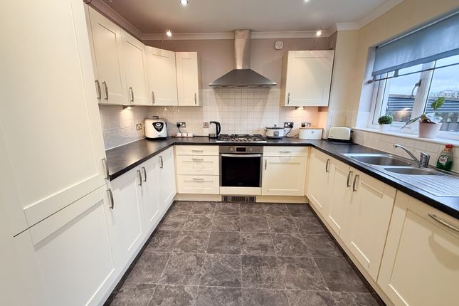 13, Hebridean Gardens, Crieff photo 3