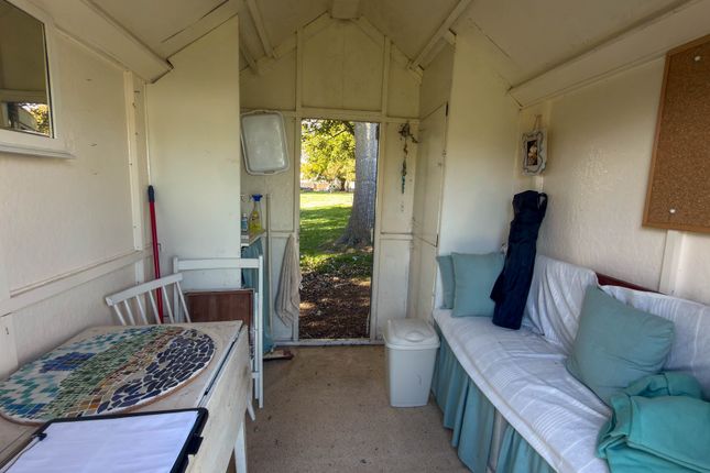 Beach Hut 265, Golf Road, Felixstowe photo 5