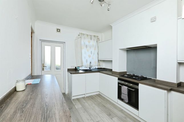 58, Silverdales, Sheffield photo 2