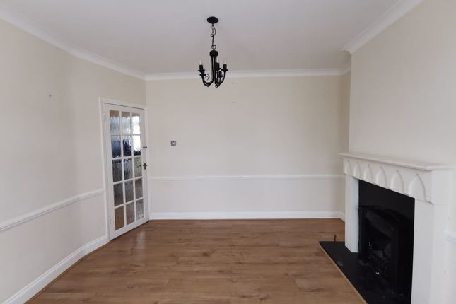 44, Shrewsbury Avenue, Harrow photo 2