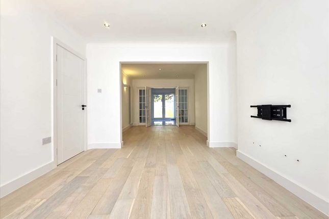 95, Francklyn Gardens, Edgware photo 3
