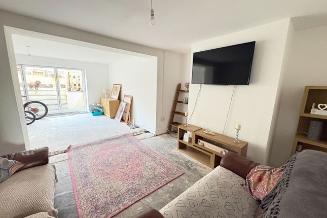 19, Abernant Road, Ammanford photo 3