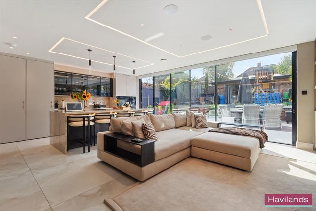 52, Cheyne Walk, N21 photo 2