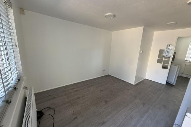 8, Studio Way, Borehamwood photo 3