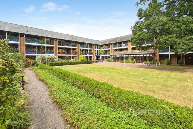 2, Emmbrook Court, Berkshire photo 3