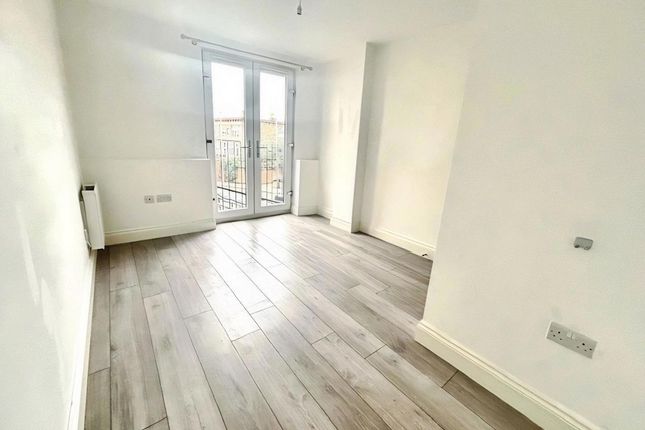 Flat 19, Cedar Apartments, North Street, Suffolk photo 5