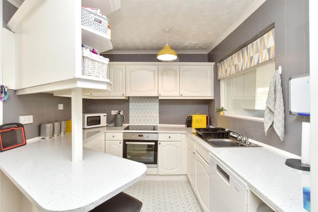 6, Horsted Avenue, Chatham photo 3