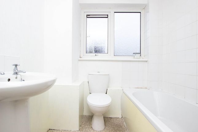 56, Mayfield Flats, Darwen photo 4