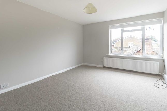 Flat to rent in Park Hill, London