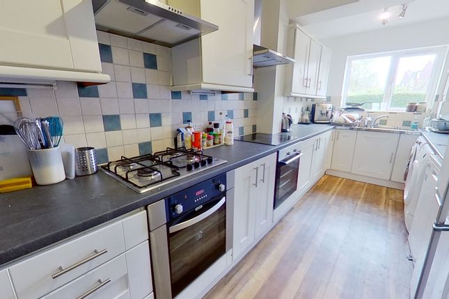 93 Cardigan Road, Leeds photo 3