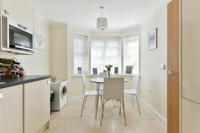4, Park Farm Court, Epsom photo 4