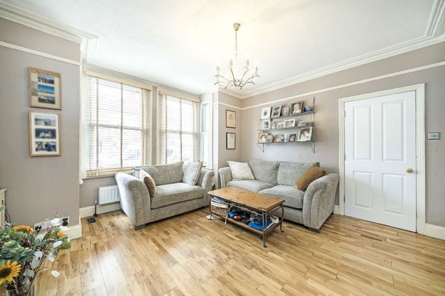 79, Kingsley Avenue, London photo 2