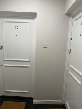 Dalrymple Close, London photo 3