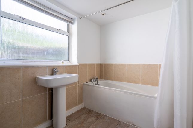 46, Salisbury Road, Chatham photo 5