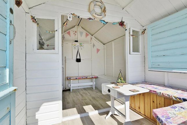 691, High Wall, The Esplanade, Frinton-on-Sea photo 4