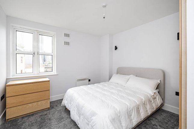 Flat to rent in Eagle Works East, Quaker Street E1, Spitalfields, London,