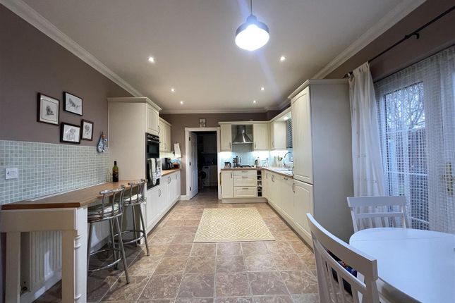 5, Howland Close, Eastbourne photo 2