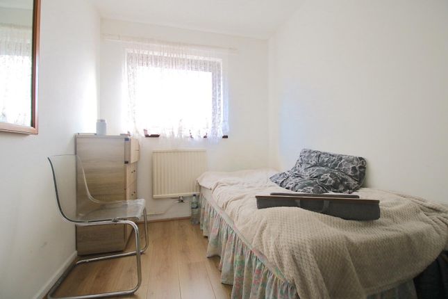 58, Birch Close, London photo 5
