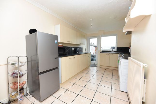 35 Saunders Close, Huntingdon photo 3