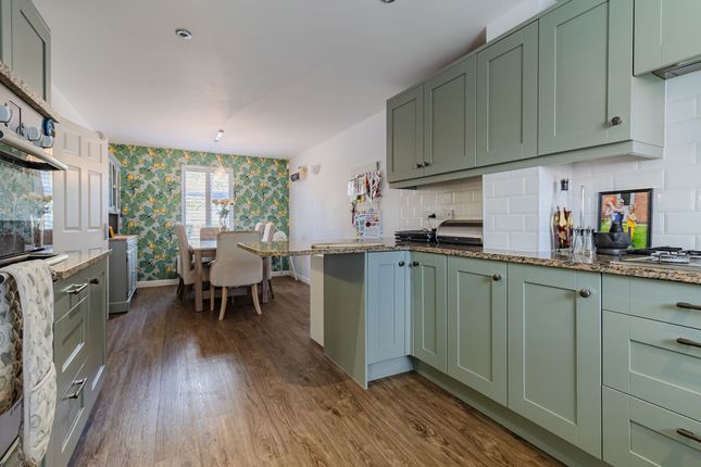 24 Hastings Meadow Close, Leicester photo 3