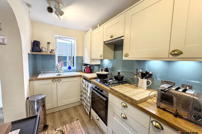 Flat 2 The Limes, 25-27, St Botolphs Road, West Sussex photo 4