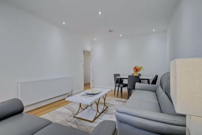 4, Carlton Close, Northolt photo 4