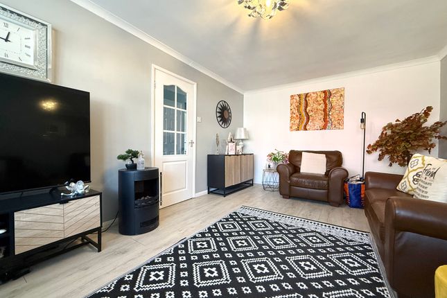 1 Heath Close, Aberdare photo 4
