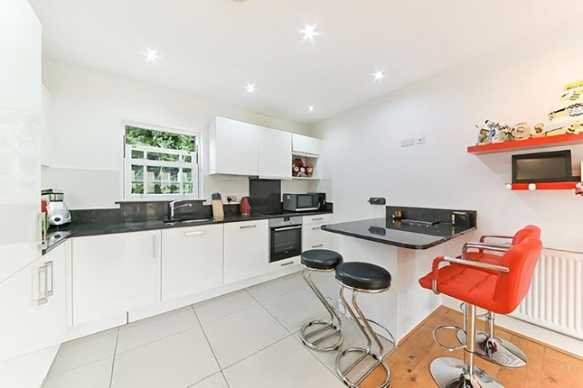 3, Woodmill Close, Roehampton photo 2