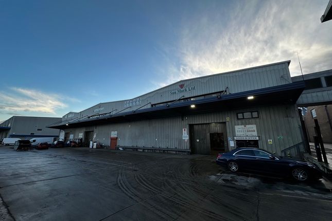 Light industrial to let in Long Drive, Greenford