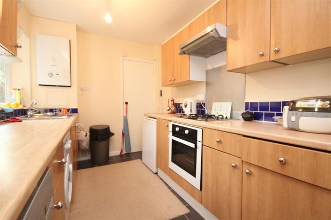 152, Walnut Tree Close, Surrey photo 4