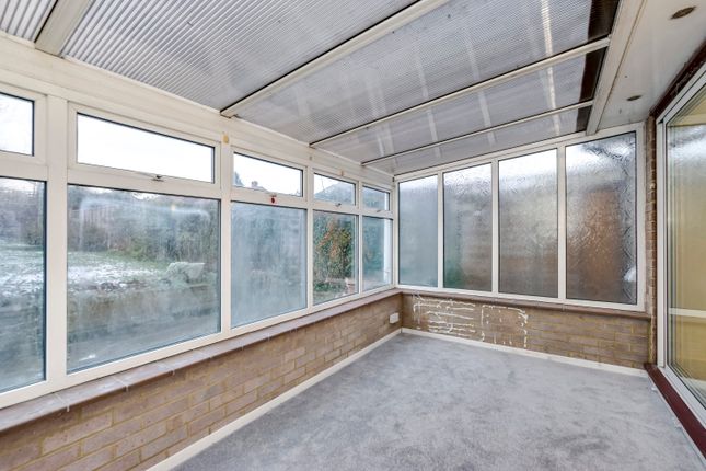 19, Lavinia Avenue, Watford photo 4