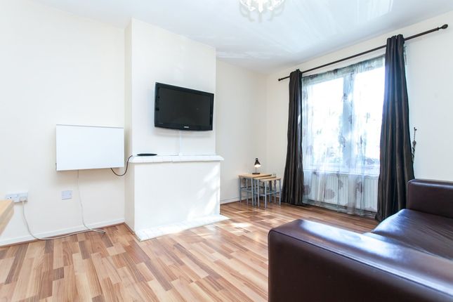 Thumbnail Flat to rent in Colebeck Mews, London