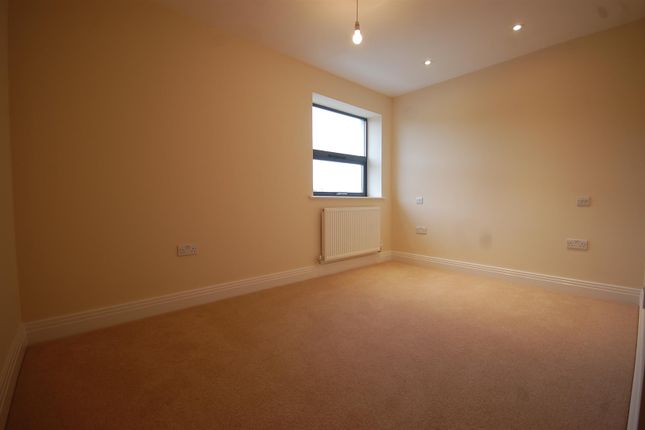 25, Garden Court, West Drayton photo 5