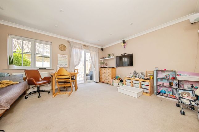 73, Weetmans Drive, Colchester photo 4