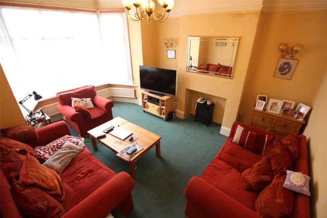 15 Holdenhurst Avenue, London photo 2