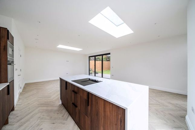 118b, Foxley Lane, Purley photo 2