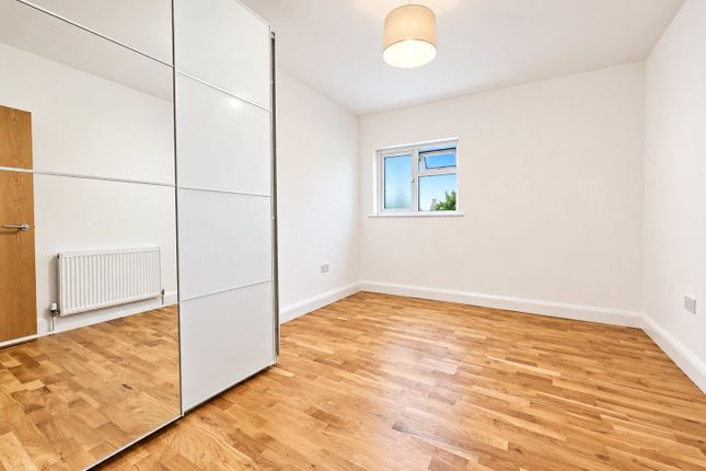 Flat 1, 211, Golders Green Road, London photo 4