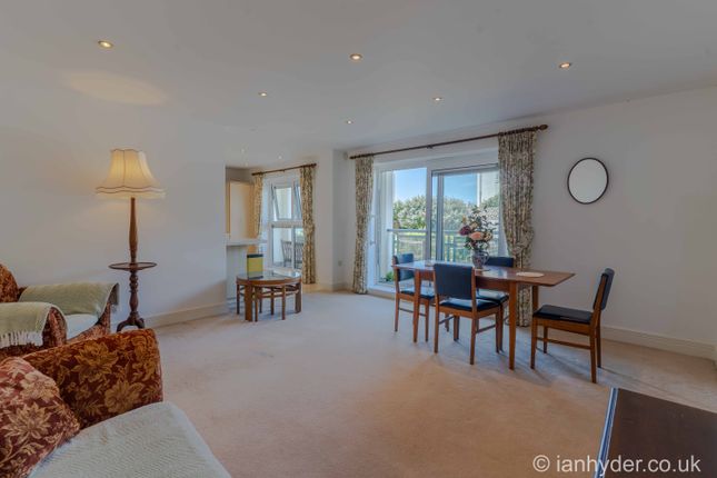 16 , The Cape, Marine Drive, Rottingdean, Brighton photo 3